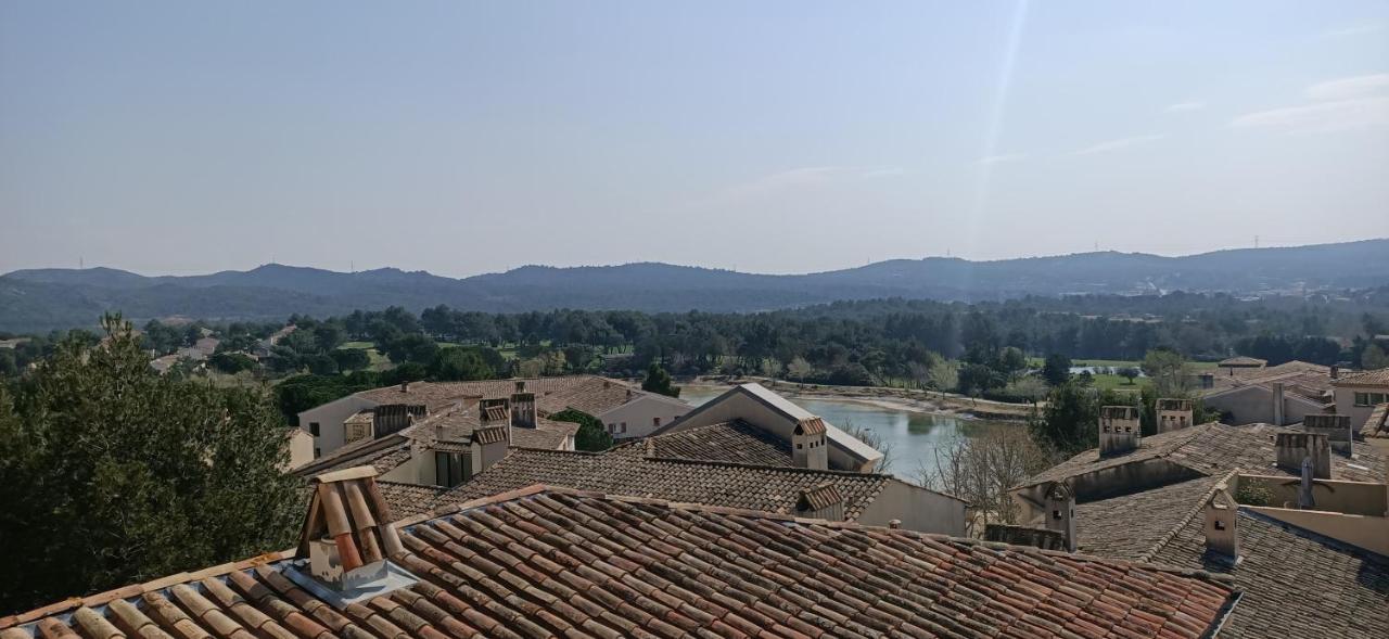 Charmant T2 Climatise Avec Belle Vue , Golf De Pont-Royal Mallemort Kültér fotó