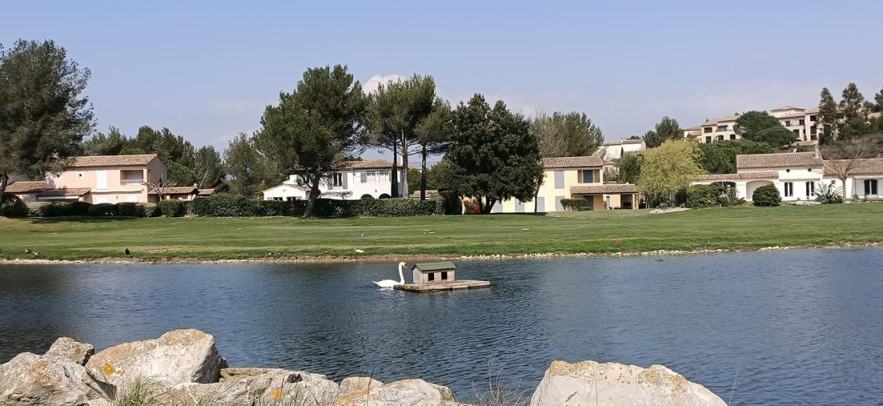Charmant T2 Climatise Avec Belle Vue , Golf De Pont-Royal Mallemort Kültér fotó