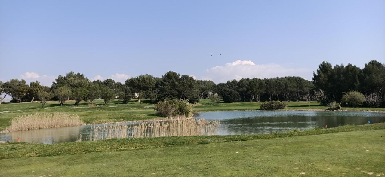 Charmant T2 Climatise Avec Belle Vue , Golf De Pont-Royal Mallemort Kültér fotó